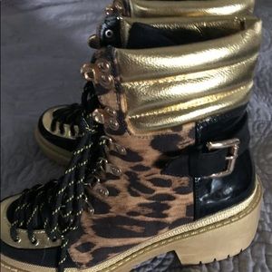 Ladies leopard boots 7